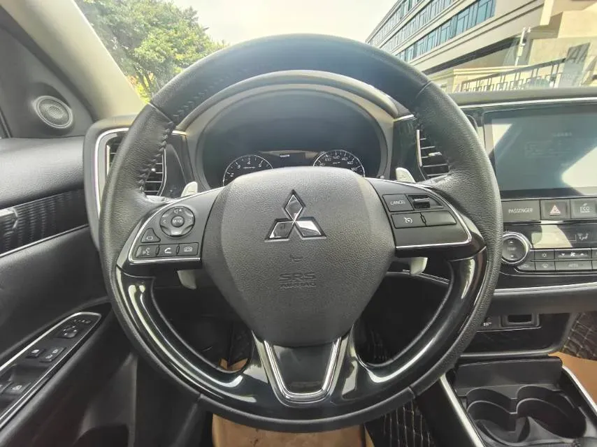 2021 Mitsubishi Outlander 2.4L 192HP L4 CVT,autocango,china used car exporter,china ev exporter,chinese used car exporter,chinese used ev exporter