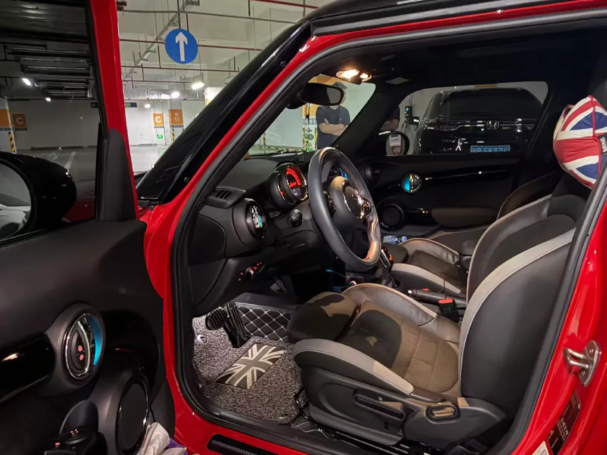 2019 MINI MINI 2.0T 192HP L4 7DCT,autocango,china used car exporter,china ev exporter,chinese used car exporter,chinese used ev exporter