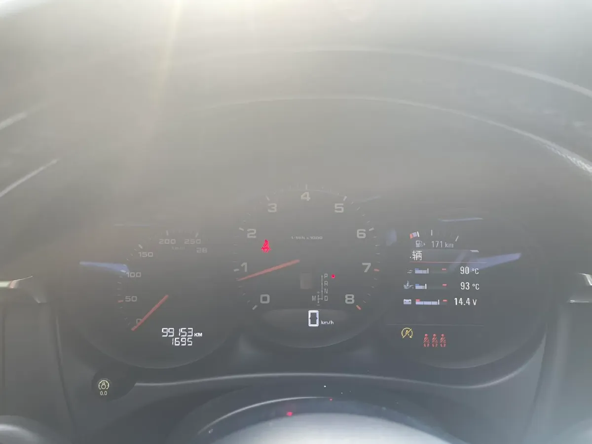 2018 Porsche Macan 2.0T 252HP L4 7DCT,autocango,china used car exporter,china ev exporter,chinese used car exporter,chinese used ev exporter