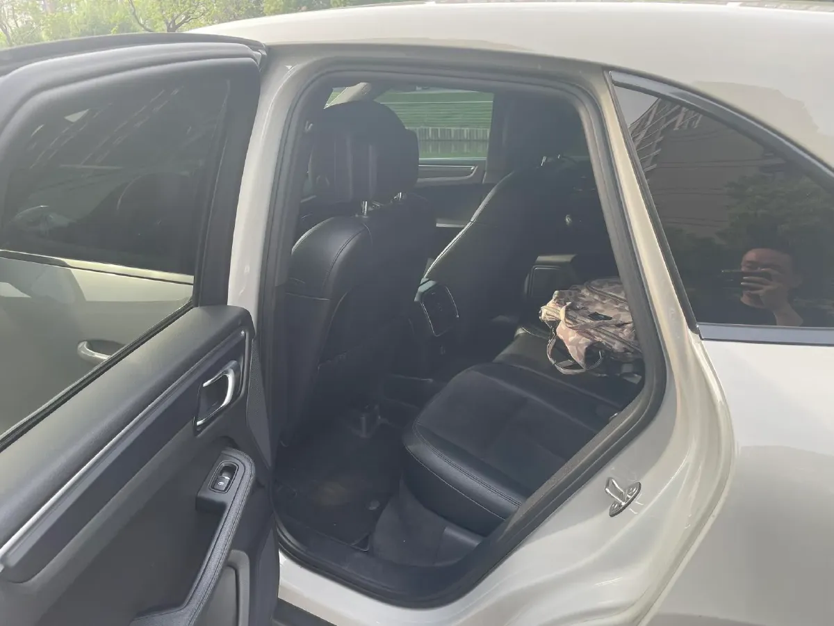 2018 Porsche Macan 2.0T 252HP L4 7DCT,autocango,china used car exporter,china ev exporter,chinese used car exporter,chinese used ev exporter