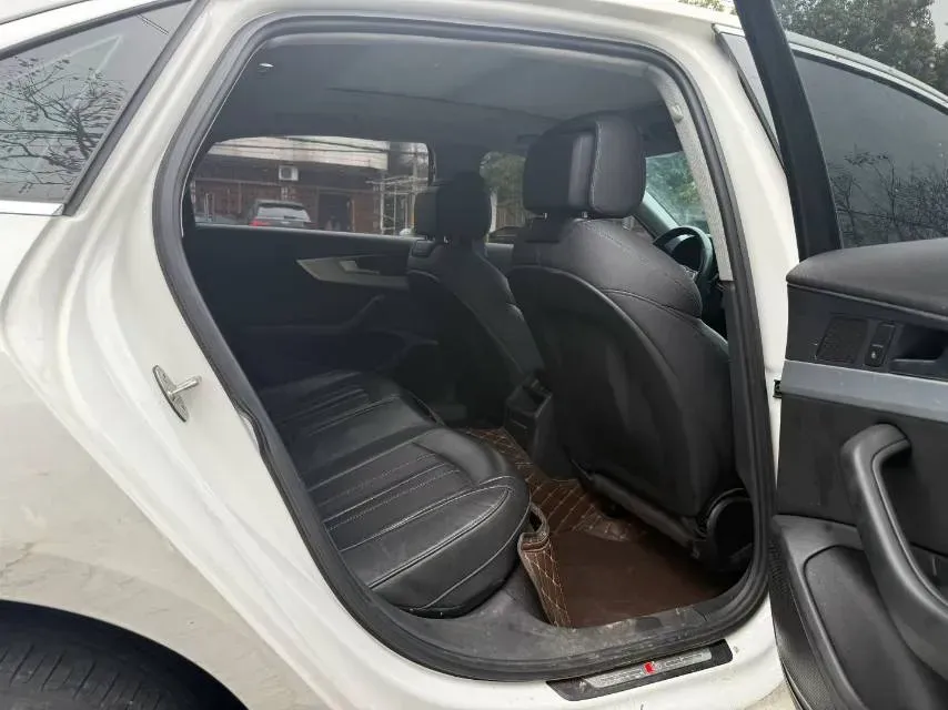 2022 Audi A4L 2.0T 190HP L4 7DCT,autocango,china used car exporter,china ev exporter,chinese used car exporter,chinese used ev exporter