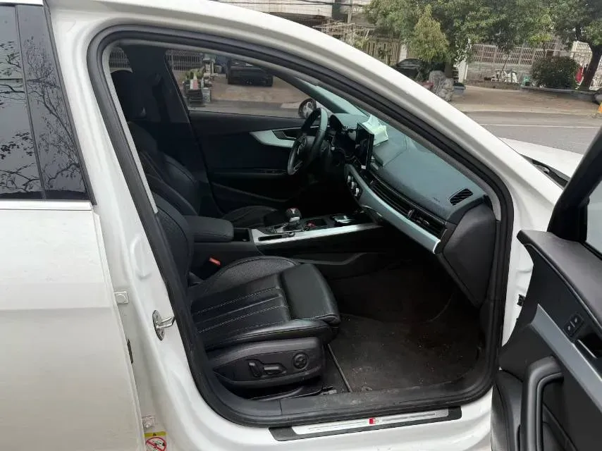 2022 Audi A4L 2.0T 190HP L4 7DCT,autocango,china used car exporter,china ev exporter,chinese used car exporter,chinese used ev exporter