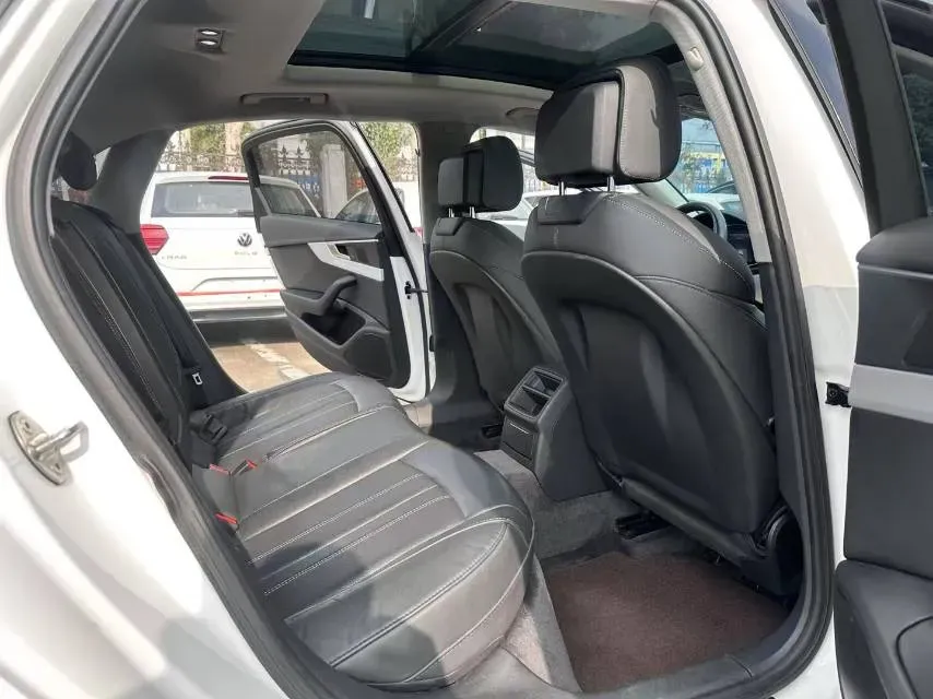 2022 Audi A4L 2.0T 190HP L4 7DCT,autocango,china used car exporter,china ev exporter,chinese used car exporter,chinese used ev exporter