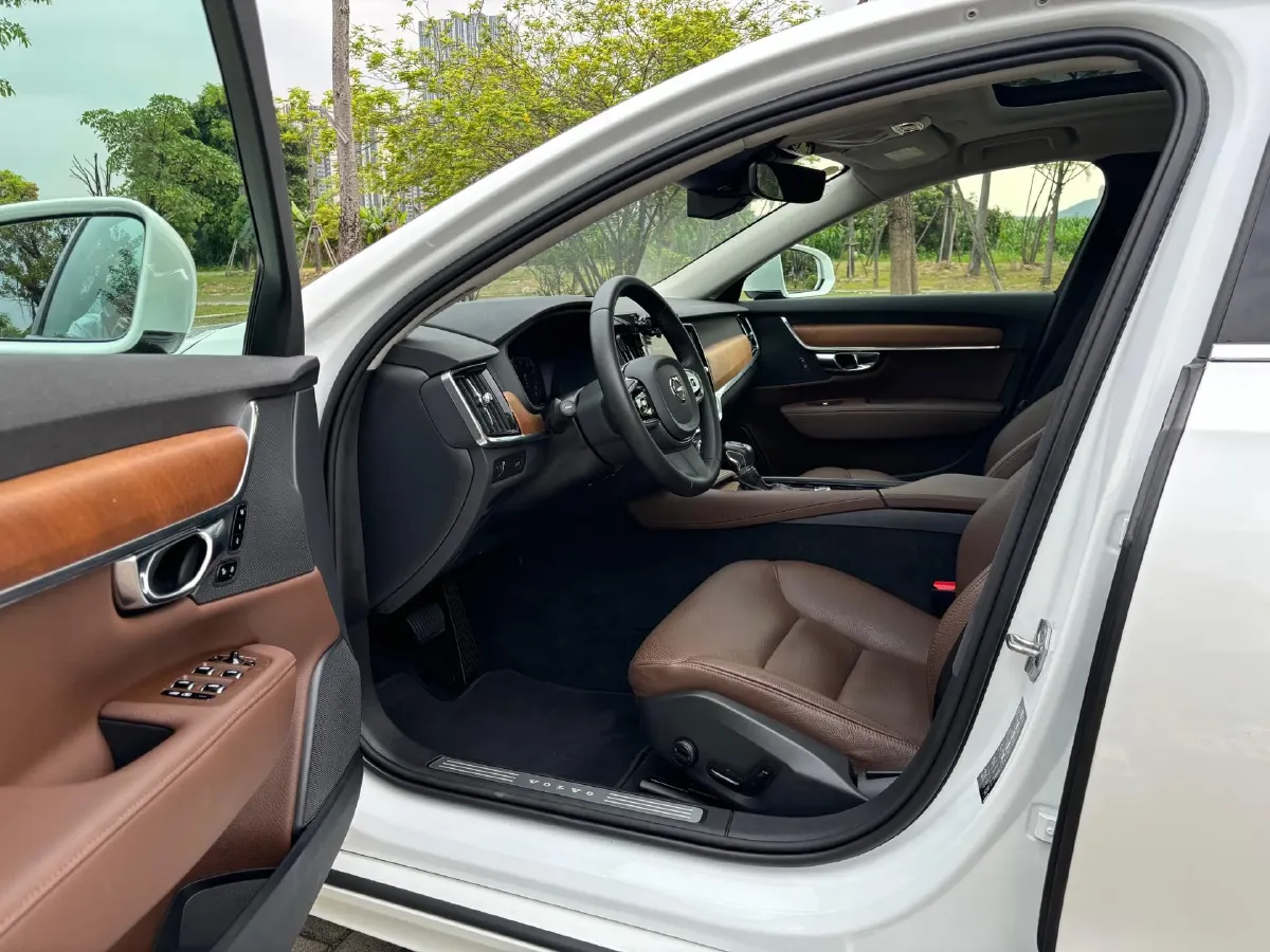 2020 Volvo S90 2.0T 254HP L4 8AT,autocango,china used car exporter,china ev exporter,chinese used car exporter,chinese used ev exporter