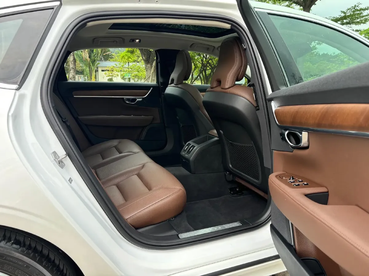 2020 Volvo S90 2.0T 254HP L4 8AT,autocango,china used car exporter,china ev exporter,chinese used car exporter,chinese used ev exporter