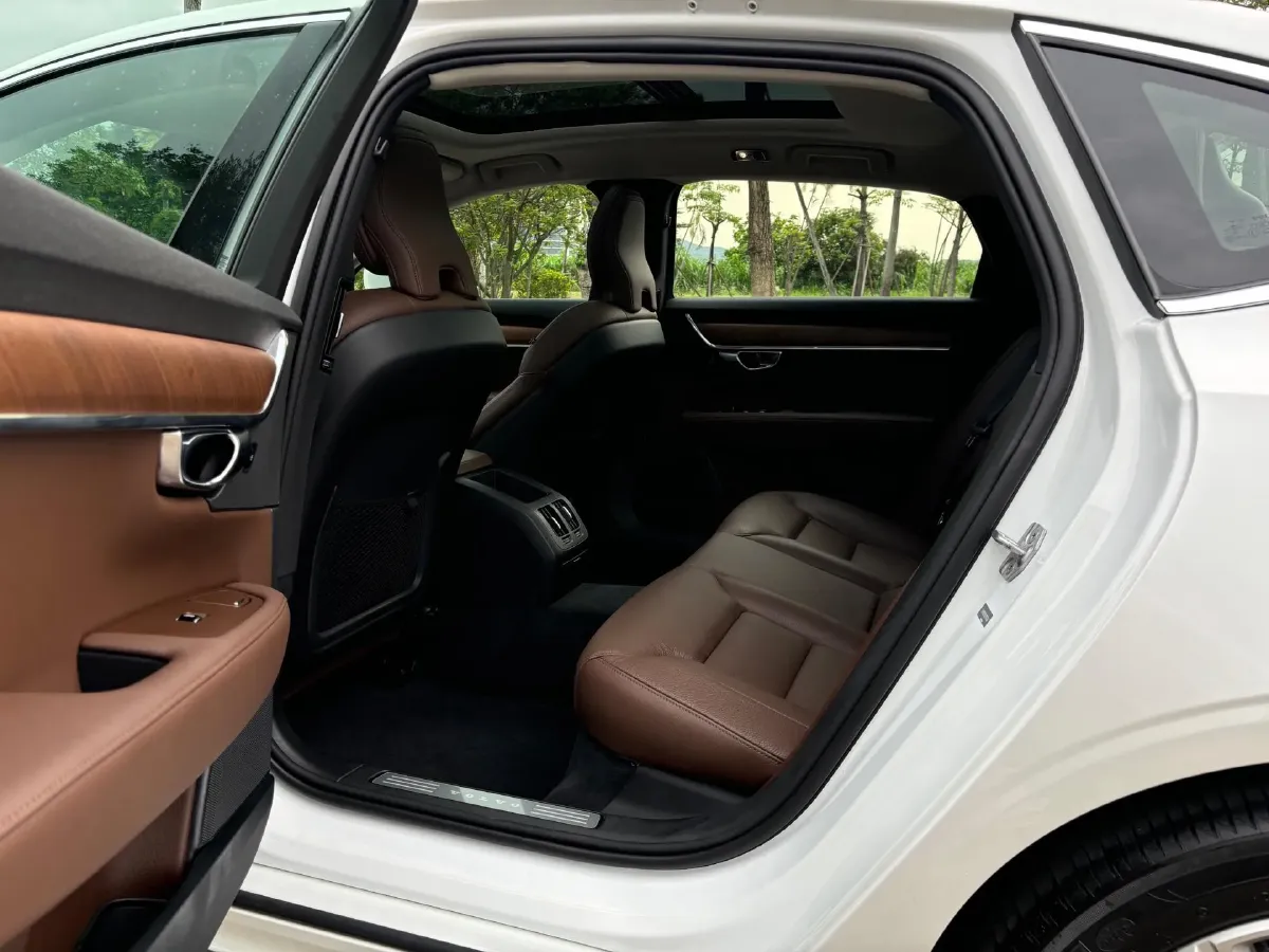 2020 Volvo S90 2.0T 254HP L4 8AT,autocango,china used car exporter,china ev exporter,chinese used car exporter,chinese used ev exporter