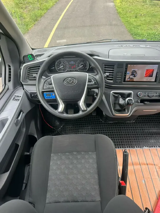 2023 MAXUS XinTu V80 2.0T 127HP L4 6MT,autocango,china used car exporter,china ev exporter,chinese used car exporter,chinese used ev exporter