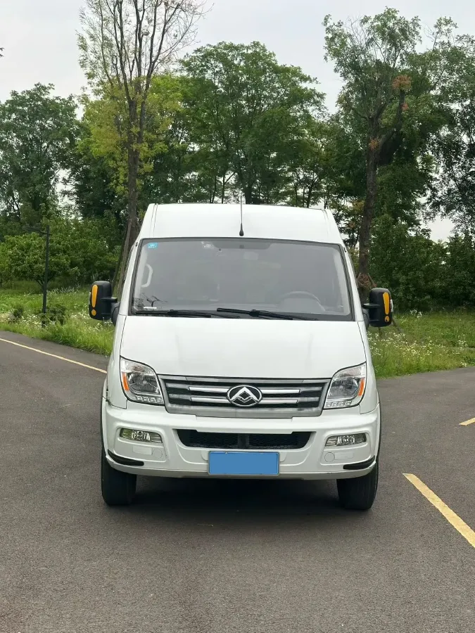 2023 MAXUS XinTu V80 2.0T 127HP L4 6MT,autocango,china used car exporter,china ev exporter,chinese used car exporter,chinese used ev exporter