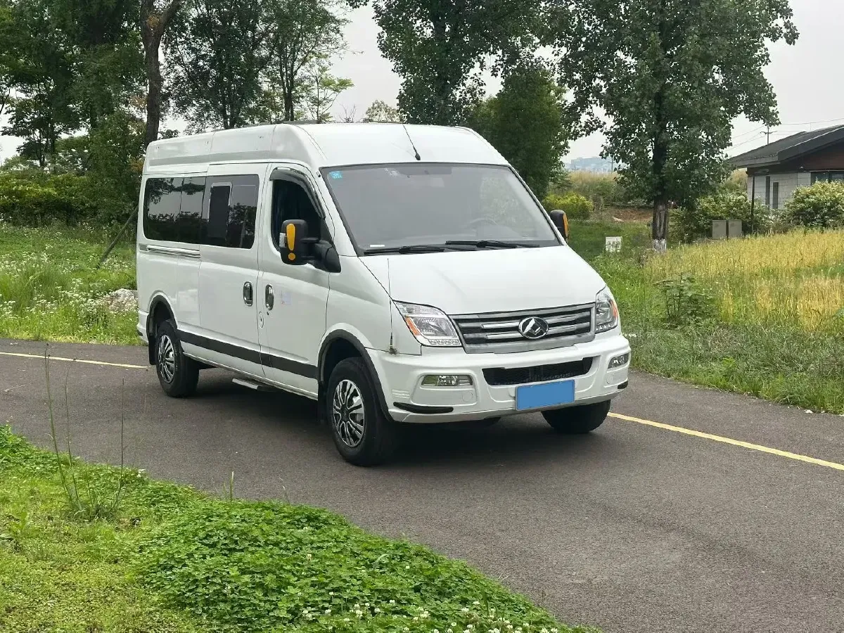 2023 MAXUS XinTu V80 2.0T 127HP L4 6MT,autocango,china used car exporter,china ev exporter,chinese used car exporter,chinese used ev exporter