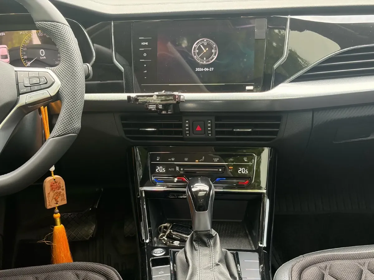 2025 Volkswagen Passat 2.0T 220HP L4 7DCT,autocango,china used car exporter,china ev exporter,chinese used car exporter,chinese used ev exporter