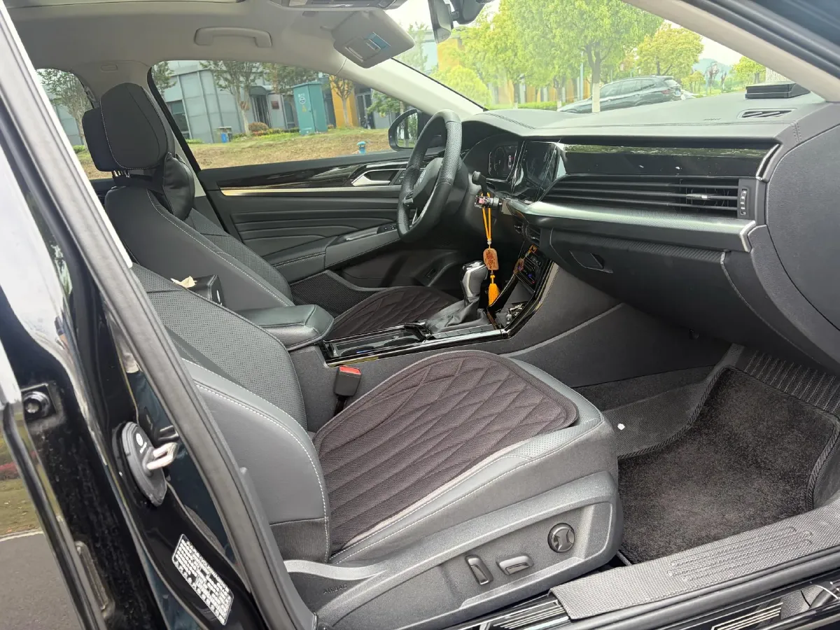 2025 Volkswagen Passat 2.0T 220HP L4 7DCT,autocango,china used car exporter,china ev exporter,chinese used car exporter,chinese used ev exporter