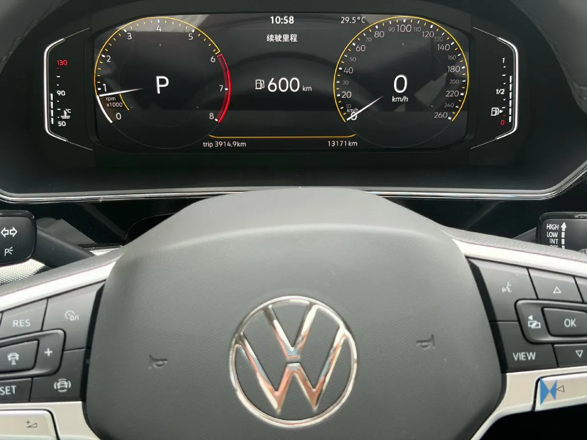 2025 Volkswagen Passat 2.0T 220HP L4 7DCT,autocango,china used car exporter,china ev exporter,chinese used car exporter,chinese used ev exporter