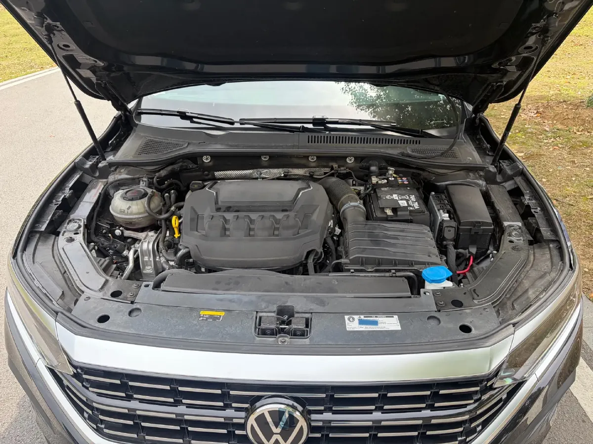 2025 Volkswagen Passat 2.0T 220HP L4 7DCT,autocango,china used car exporter,china ev exporter,chinese used car exporter,chinese used ev exporter