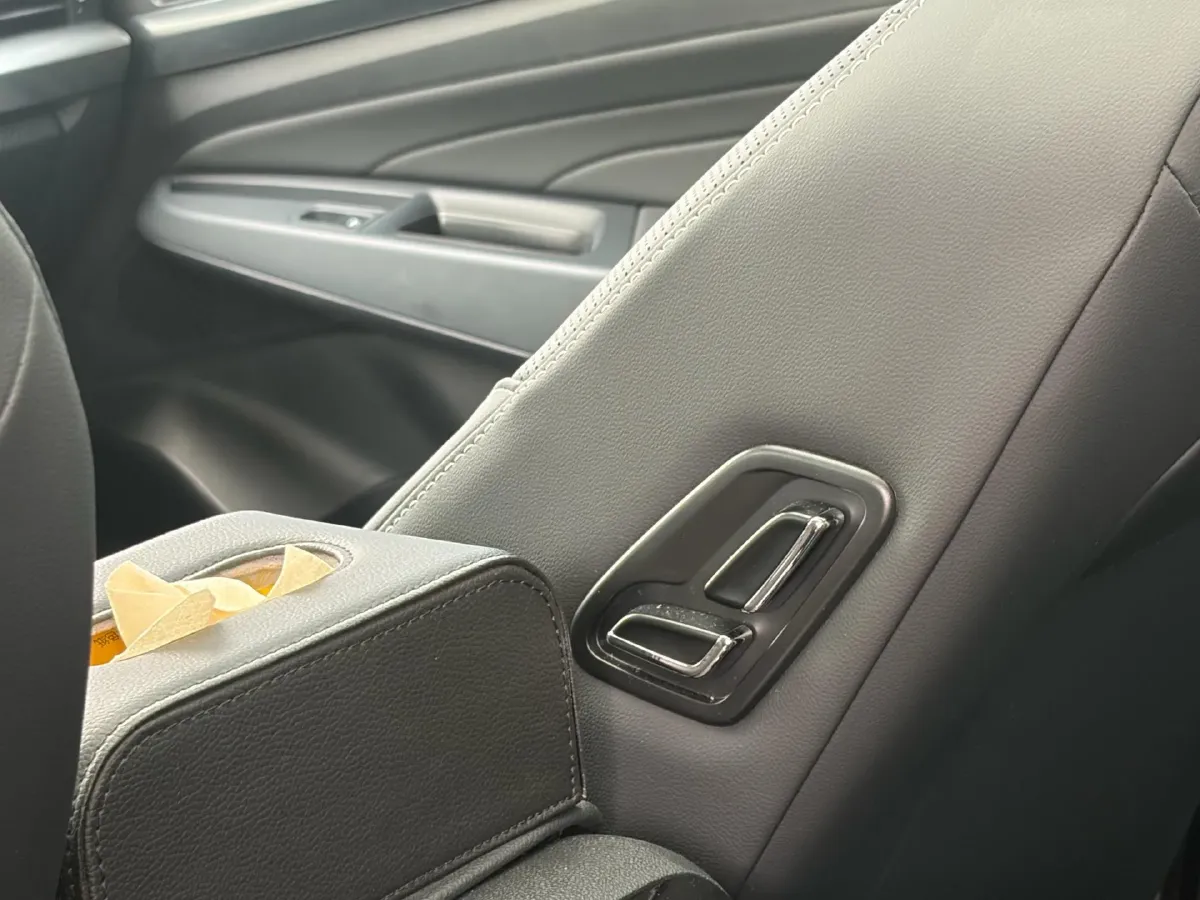 2025 Volkswagen Passat 2.0T 220HP L4 7DCT,autocango,china used car exporter,china ev exporter,chinese used car exporter,chinese used ev exporter