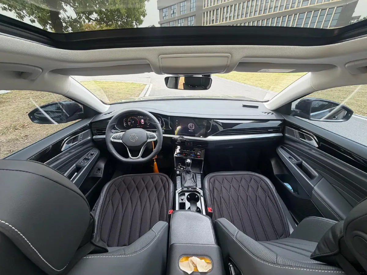 2025 Volkswagen Passat 2.0T 220HP L4 7DCT,autocango,china used car exporter,china ev exporter,chinese used car exporter,chinese used ev exporter