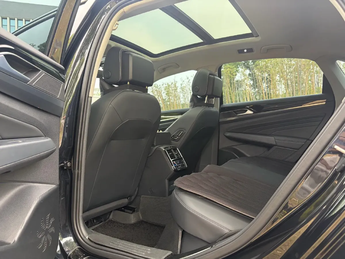 2025 Volkswagen Passat 2.0T 220HP L4 7DCT,autocango,china used car exporter,china ev exporter,chinese used car exporter,chinese used ev exporter