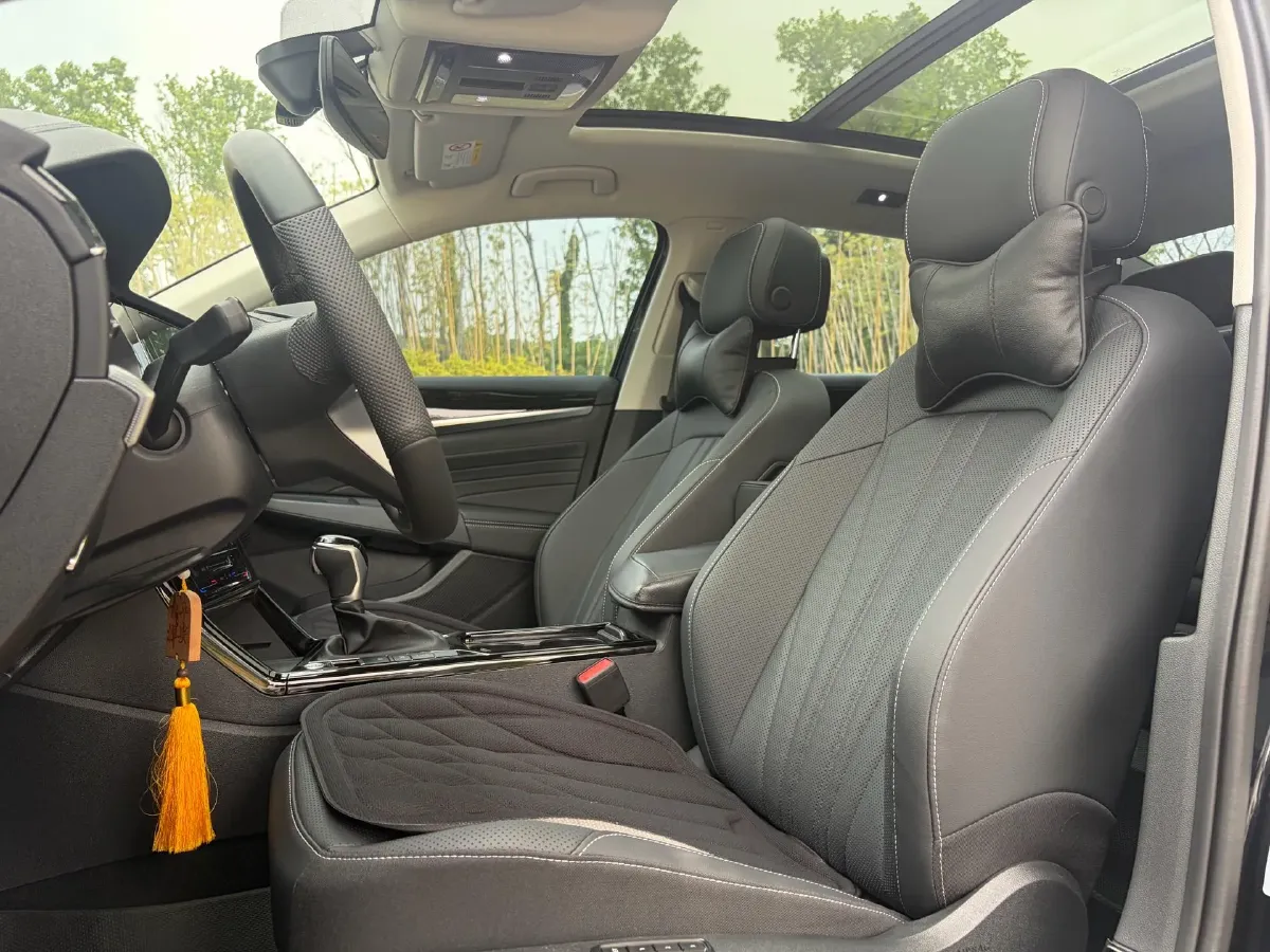 2025 Volkswagen Passat 2.0T 220HP L4 7DCT,autocango,china used car exporter,china ev exporter,chinese used car exporter,chinese used ev exporter