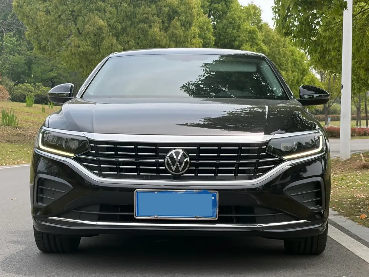 2025 Volkswagen Passat 2.0T 220HP L4 7DCT,autocango,china used car exporter,china ev exporter,chinese used car exporter,chinese used ev exporter