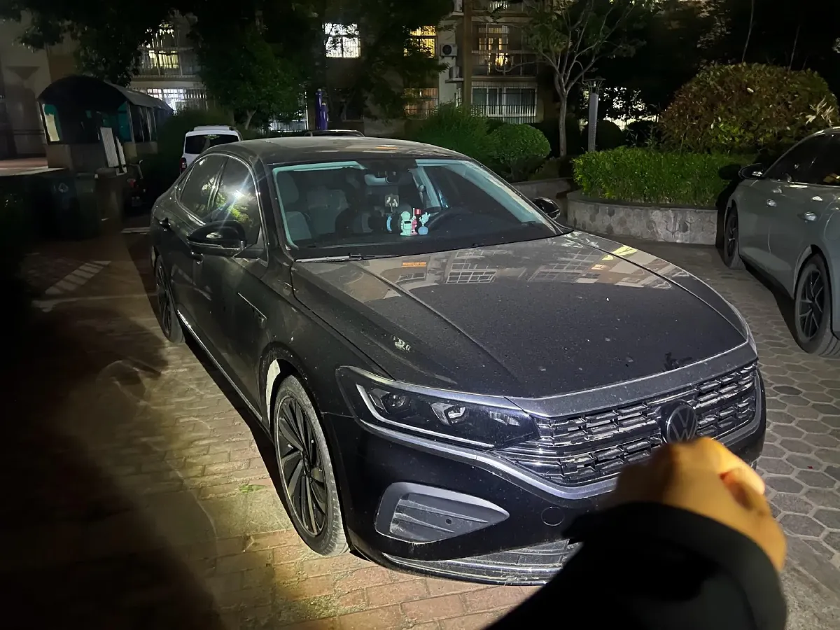 2024 Volkswagen Passat 2.0T 220HP L4 7DCT,autocango,china used car exporter,china ev exporter,chinese used car exporter,chinese used ev exporter
