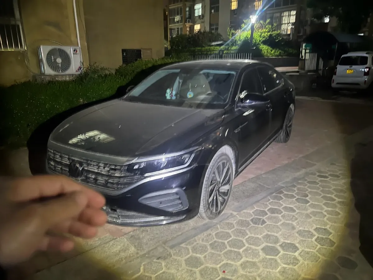 2024 Volkswagen Passat 2.0T 220HP L4 7DCT,autocango,china used car exporter,china ev exporter,chinese used car exporter,chinese used ev exporter