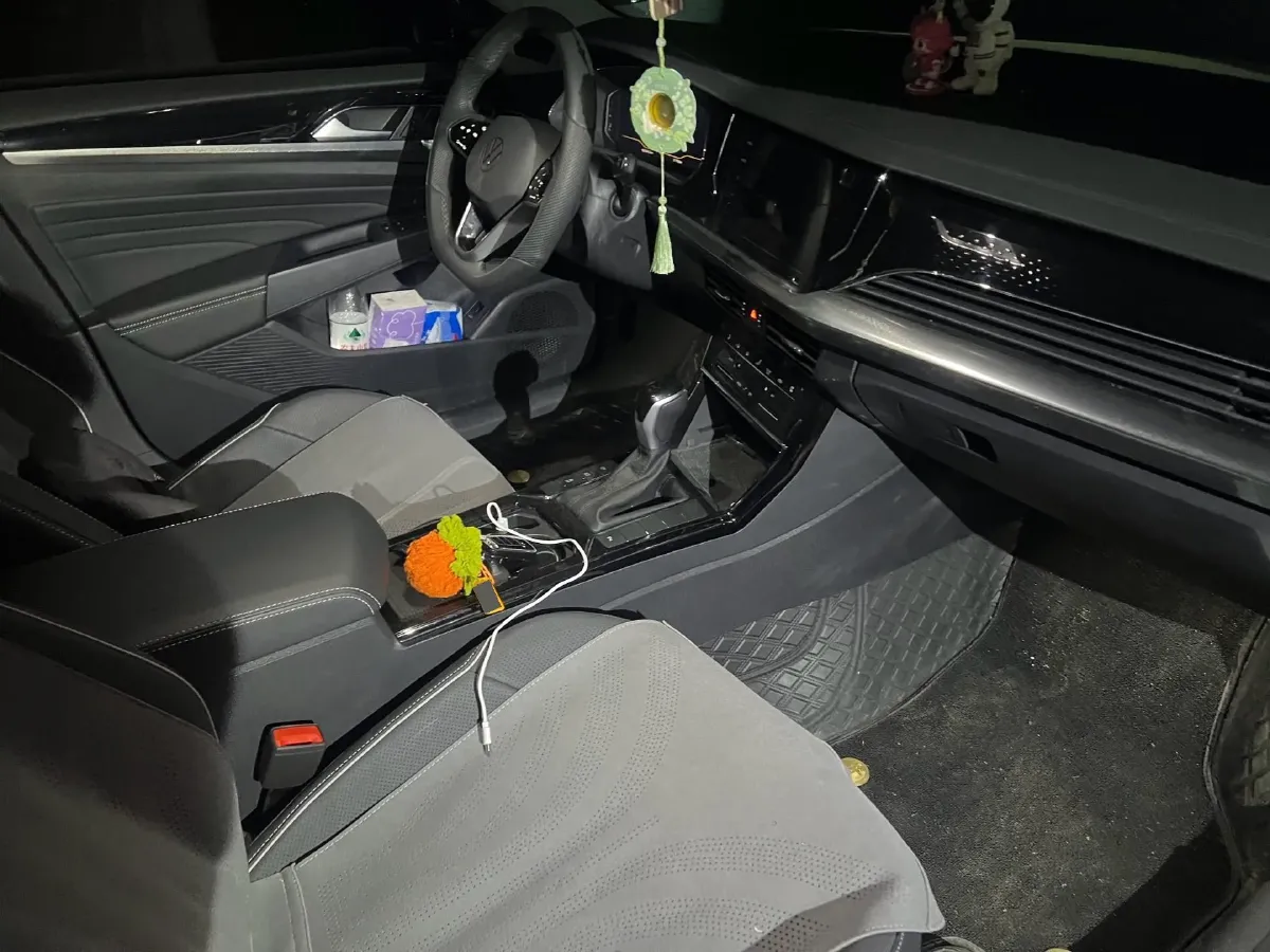 2024 Volkswagen Passat 2.0T 220HP L4 7DCT,autocango,china used car exporter,china ev exporter,chinese used car exporter,chinese used ev exporter