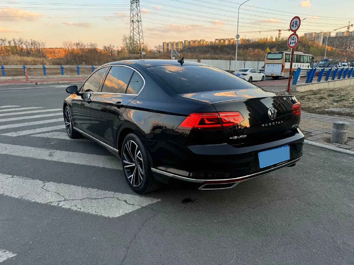 2021 Volkswagen Magotan 2.0T 186HP L4 7DCT,autocango,china used car exporter,china ev exporter,chinese used car exporter,chinese used ev exporter