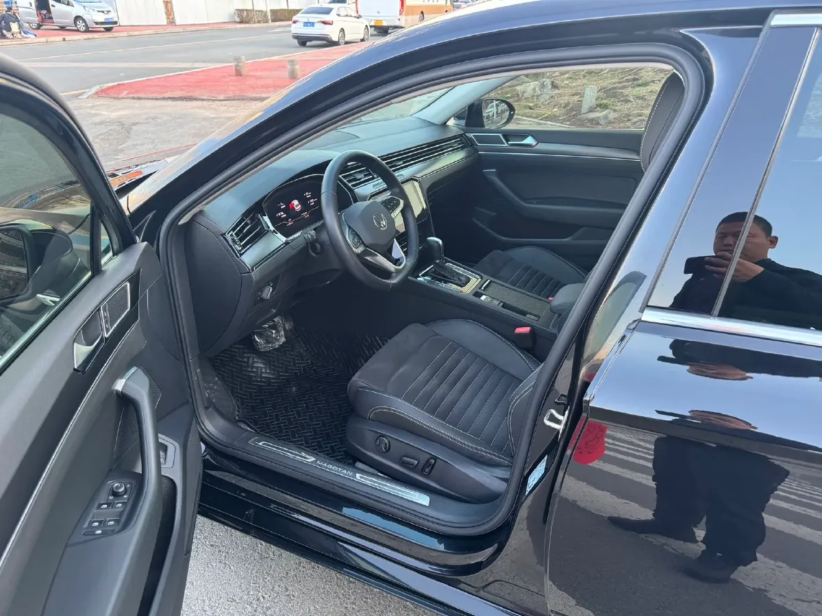 2021 Volkswagen Magotan 2.0T 186HP L4 7DCT,autocango,china used car exporter,china ev exporter,chinese used car exporter,chinese used ev exporter