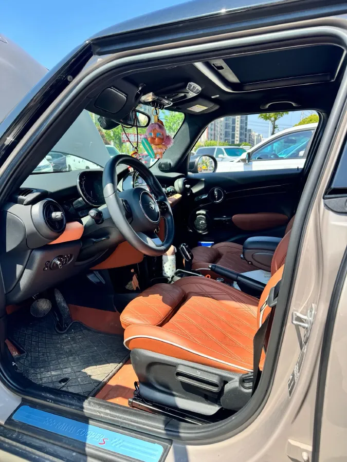 2023 MINI MINI 2.0T 178HP L4 7DCT,autocango,china used car exporter,china ev exporter,chinese used car exporter,chinese used ev exporter