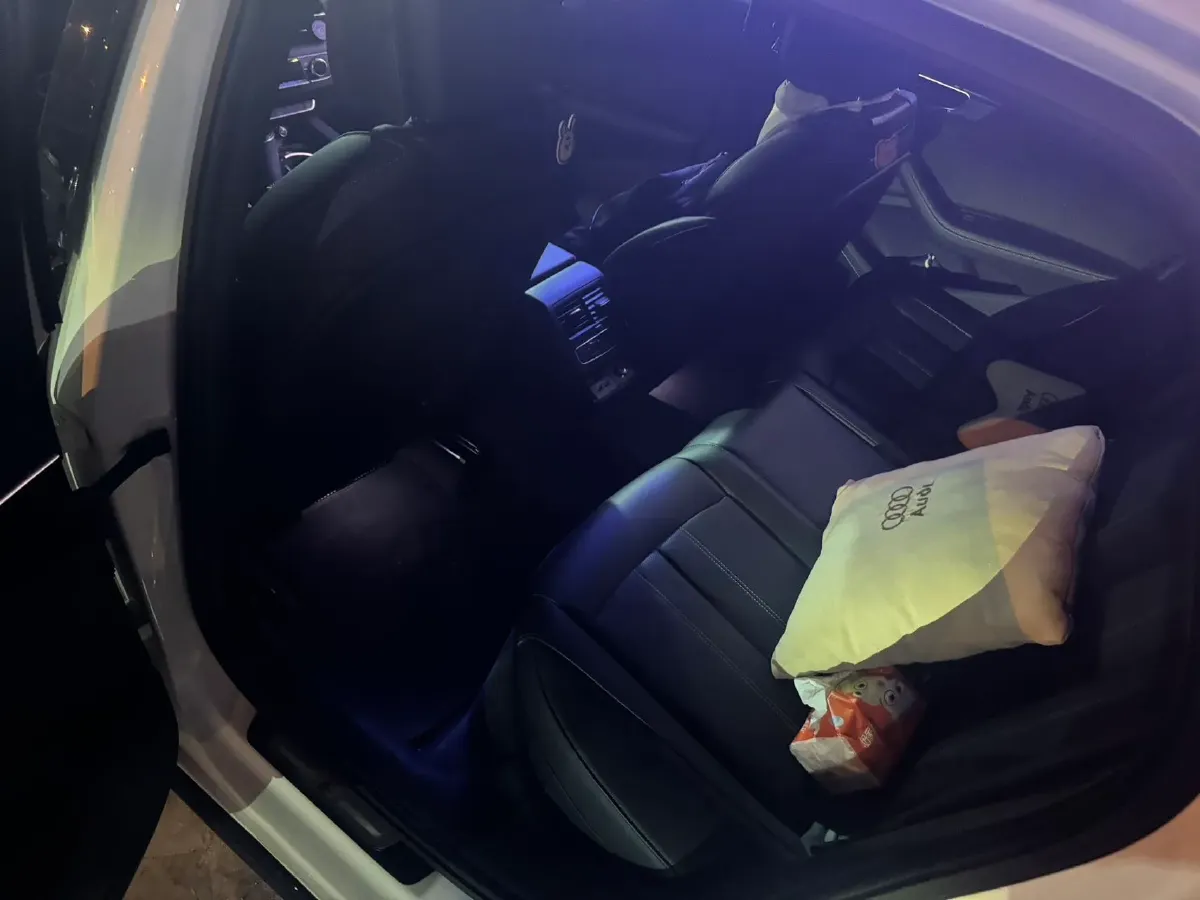 2024 Audi A4L 2.0T 190HP L4 7DCT,autocango,china used car exporter,china ev exporter,chinese used car exporter,chinese used ev exporter