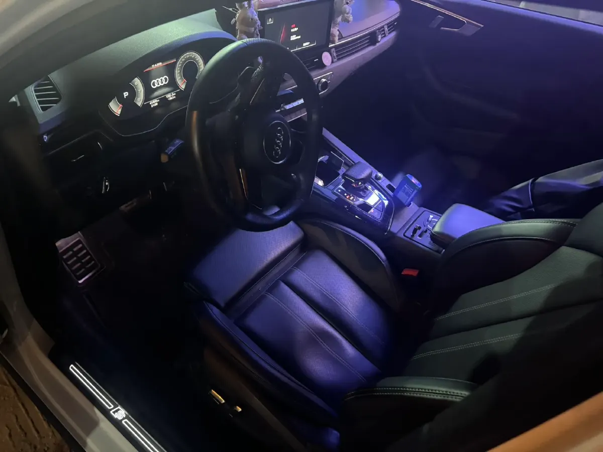 2024 Audi A4L 2.0T 190HP L4 7DCT,autocango,china used car exporter,china ev exporter,chinese used car exporter,chinese used ev exporter