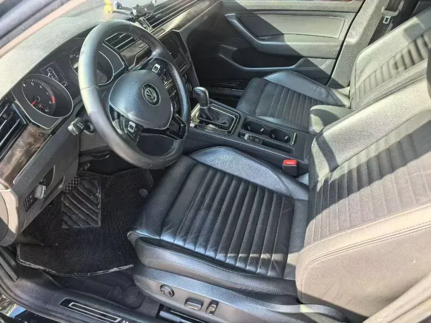 2019 Volkswagen Magotan 2.0T 186HP L4 7DCT,autocango,china used car exporter,china ev exporter,chinese used car exporter,chinese used ev exporter