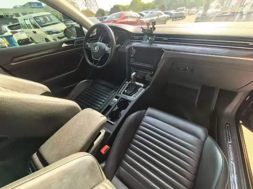 2019 Volkswagen Magotan 2.0T 186HP L4 7DCT,autocango,china used car exporter,china ev exporter,chinese used car exporter,chinese used ev exporter