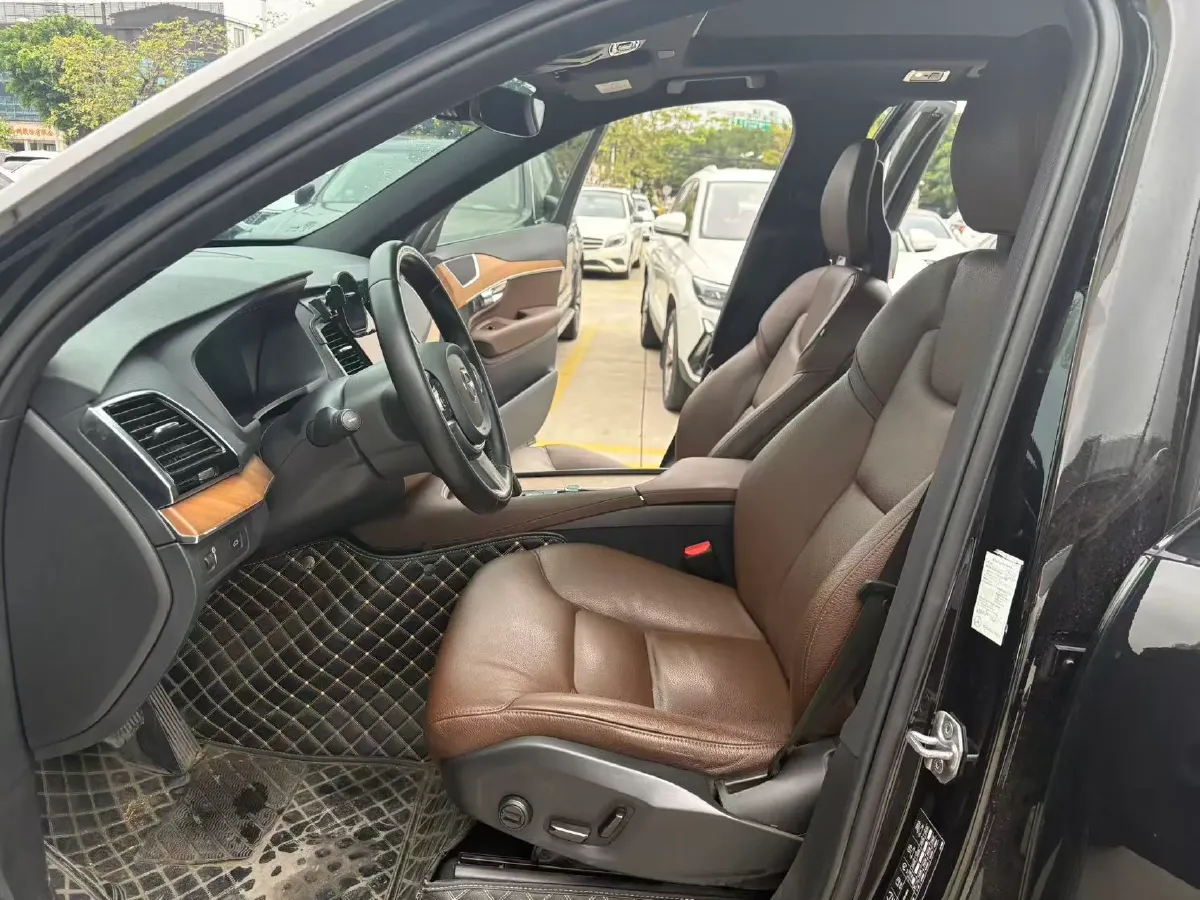 2021 Volvo XC90 2.0T 299HP L4 8AT,autocango,china used car exporter,china ev exporter,chinese used car exporter,chinese used ev exporter