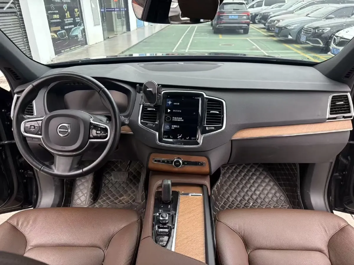 2021 Volvo XC90 2.0T 299HP L4 8AT,autocango,china used car exporter,china ev exporter,chinese used car exporter,chinese used ev exporter