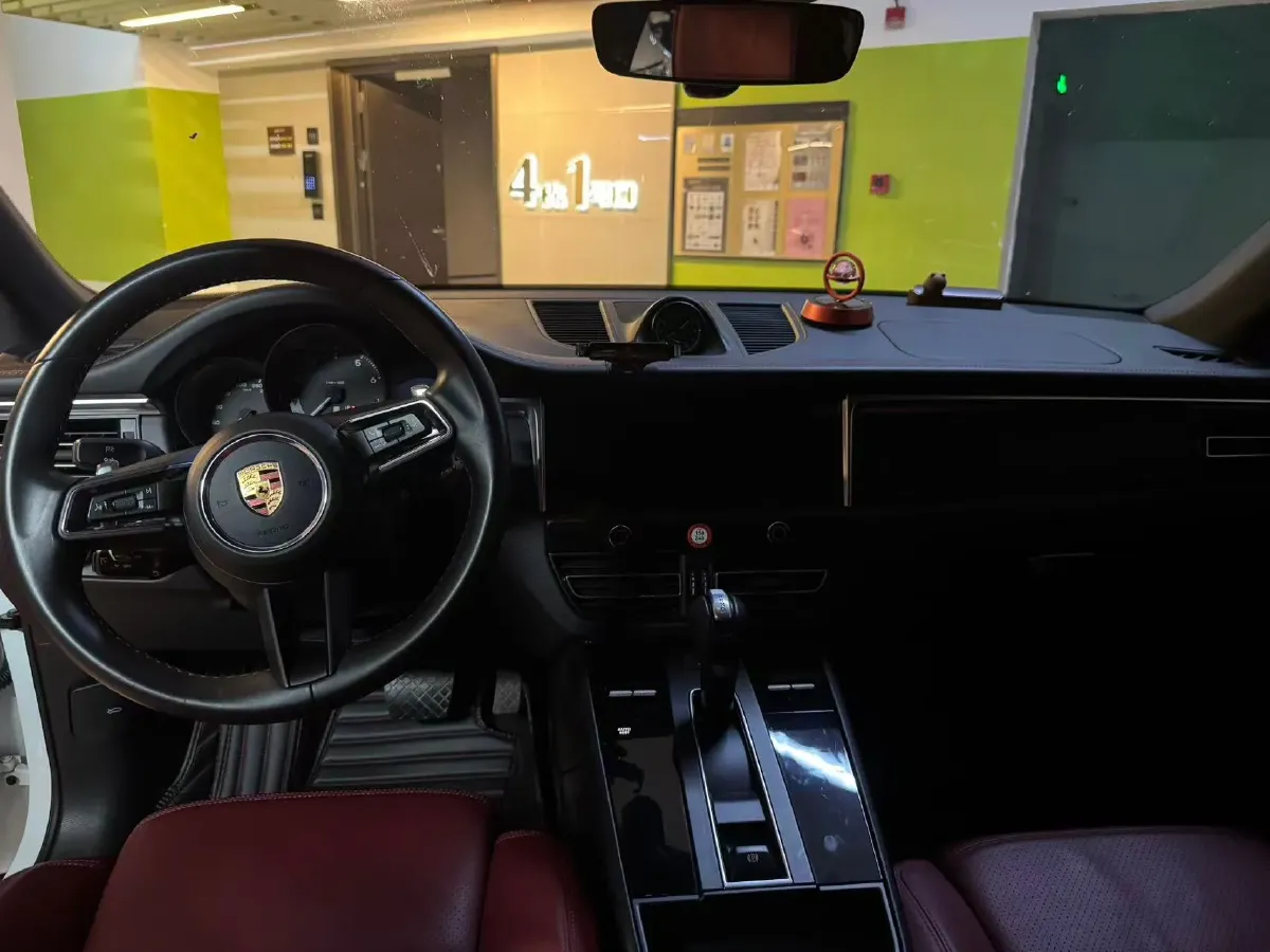 2022 Porsche Macan 2.0T 265HP L4 7DCT,autocango,china used car exporter,china ev exporter,chinese used car exporter,chinese used ev exporter