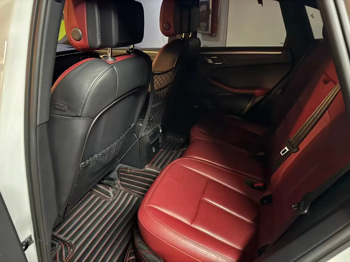 2022 Porsche Macan 2.0T 265HP L4 7DCT,autocango,china used car exporter,china ev exporter,chinese used car exporter,chinese used ev exporter