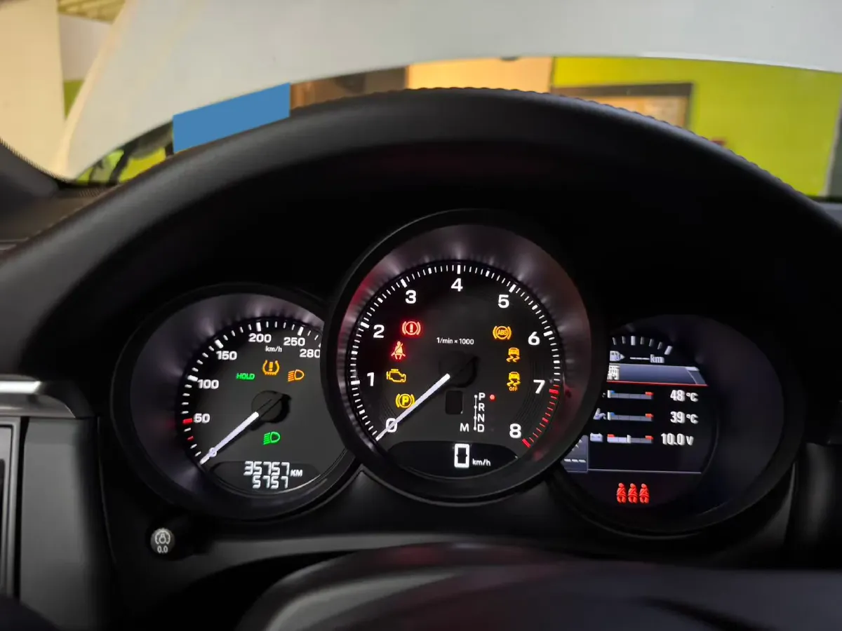 2022 Porsche Macan 2.0T 265HP L4 7DCT,autocango,china used car exporter,china ev exporter,chinese used car exporter,chinese used ev exporter