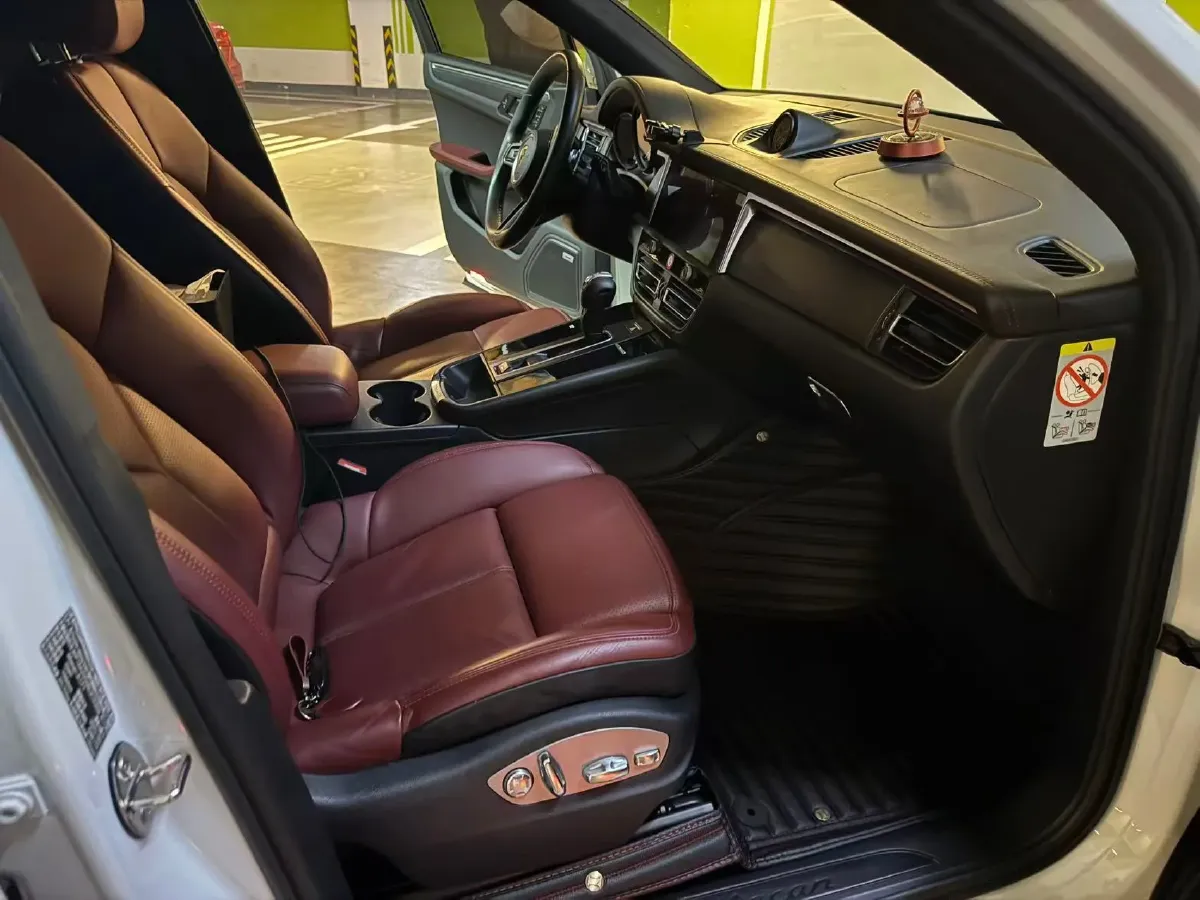 2022 Porsche Macan 2.0T 265HP L4 7DCT,autocango,china used car exporter,china ev exporter,chinese used car exporter,chinese used ev exporter