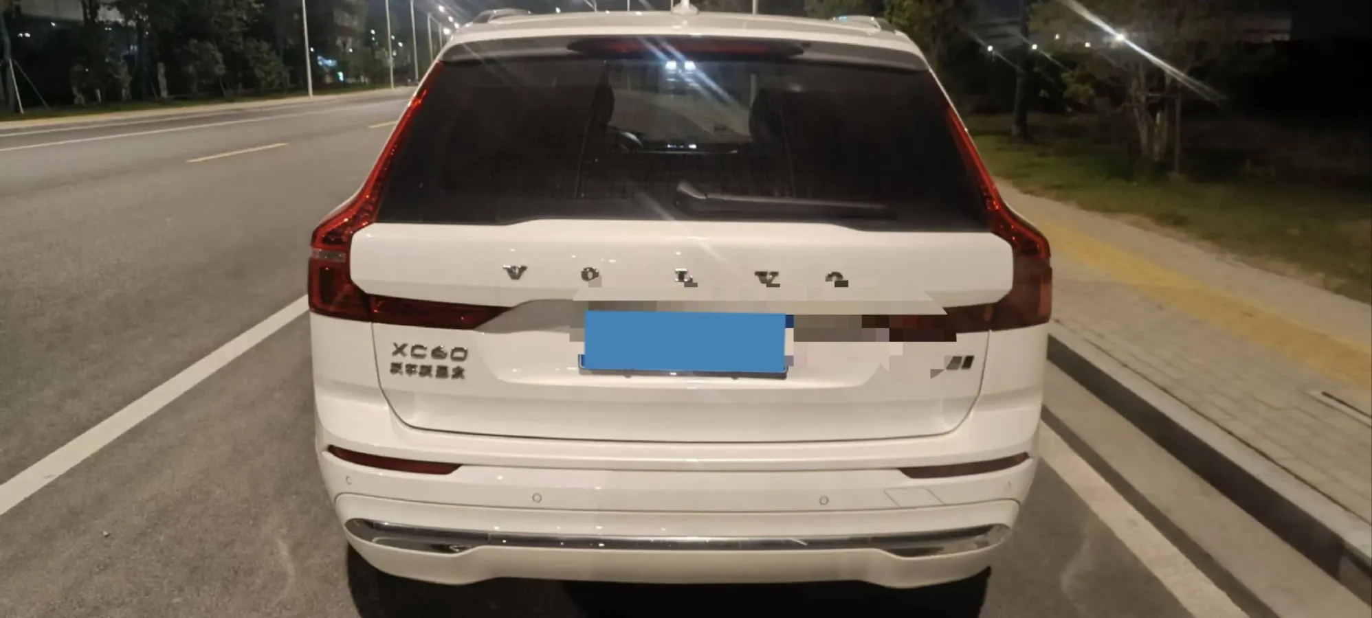 2022 Volvo XC60 2.0T 250HP L4 8AT,autocango,china used car exporter,china ev exporter,chinese used car exporter,chinese used ev exporter