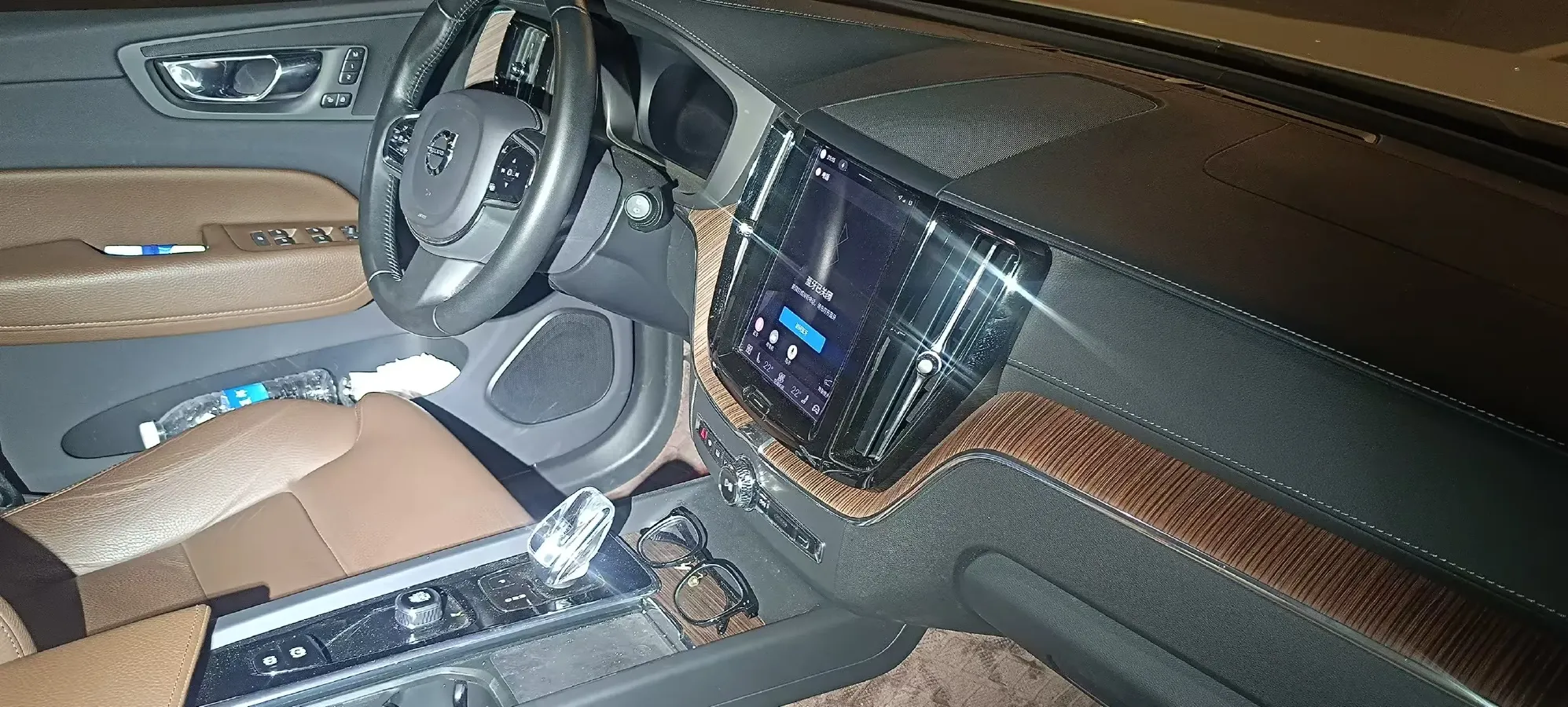 2022 Volvo XC60 2.0T 250HP L4 8AT,autocango,china used car exporter,china ev exporter,chinese used car exporter,chinese used ev exporter