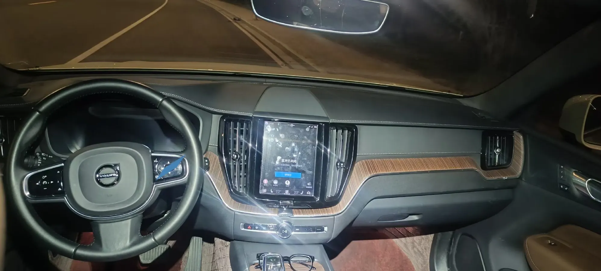 2022 Volvo XC60 2.0T 250HP L4 8AT,autocango,china used car exporter,china ev exporter,chinese used car exporter,chinese used ev exporter