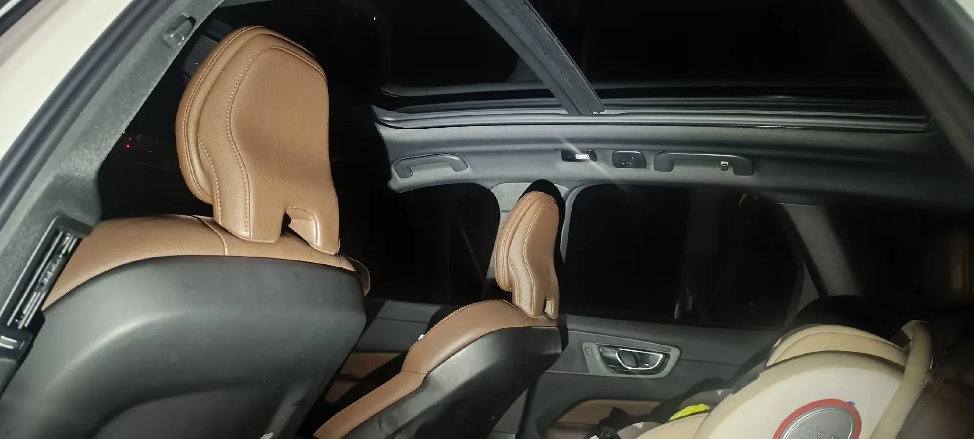 2022 Volvo XC60 2.0T 250HP L4 8AT,autocango,china used car exporter,china ev exporter,chinese used car exporter,chinese used ev exporter