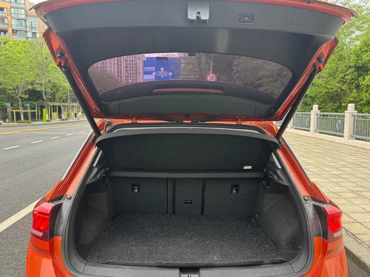 2020 Volkswagen T-Roc 1.4T 150HP L4 7DCT,autocango,china used car exporter,china ev exporter,chinese used car exporter,chinese used ev exporter