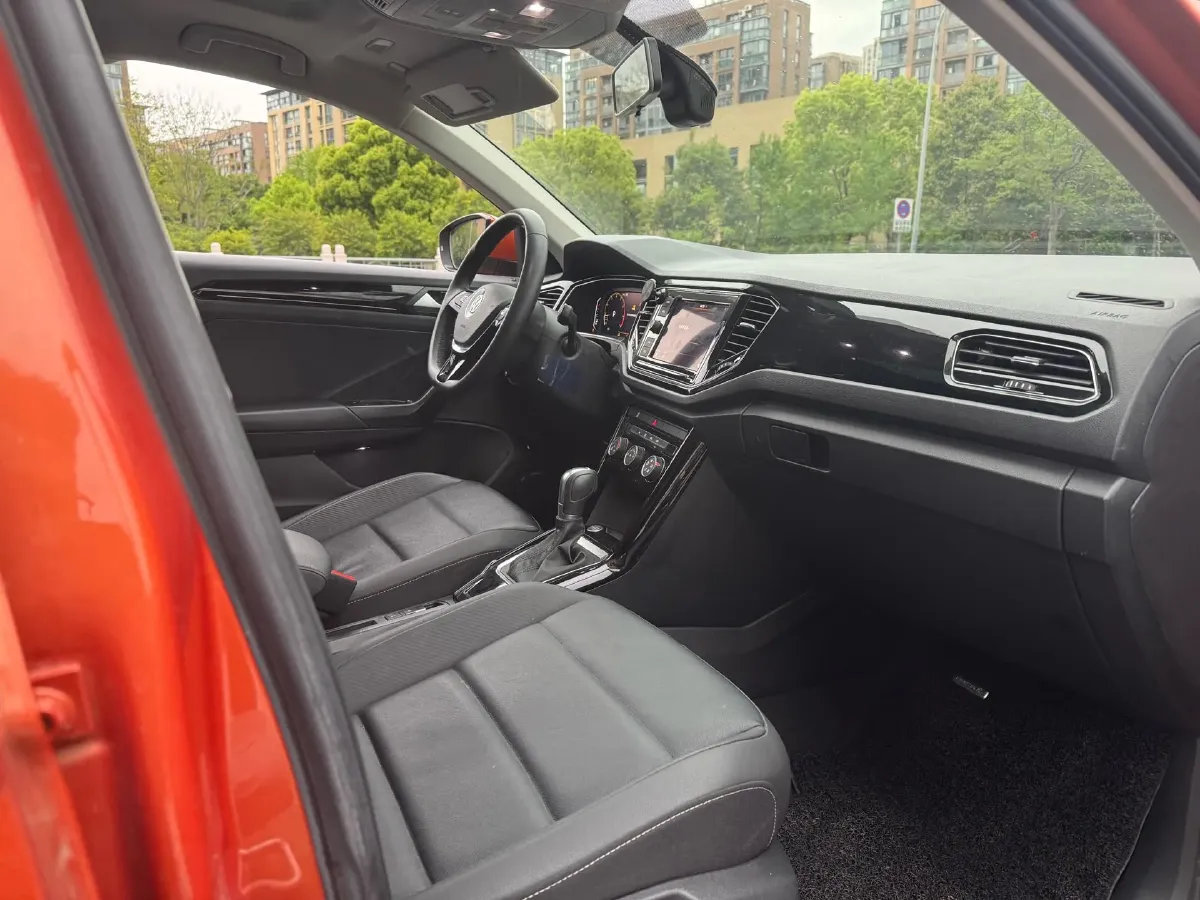 2020 Volkswagen T-Roc 1.4T 150HP L4 7DCT,autocango,china used car exporter,china ev exporter,chinese used car exporter,chinese used ev exporter