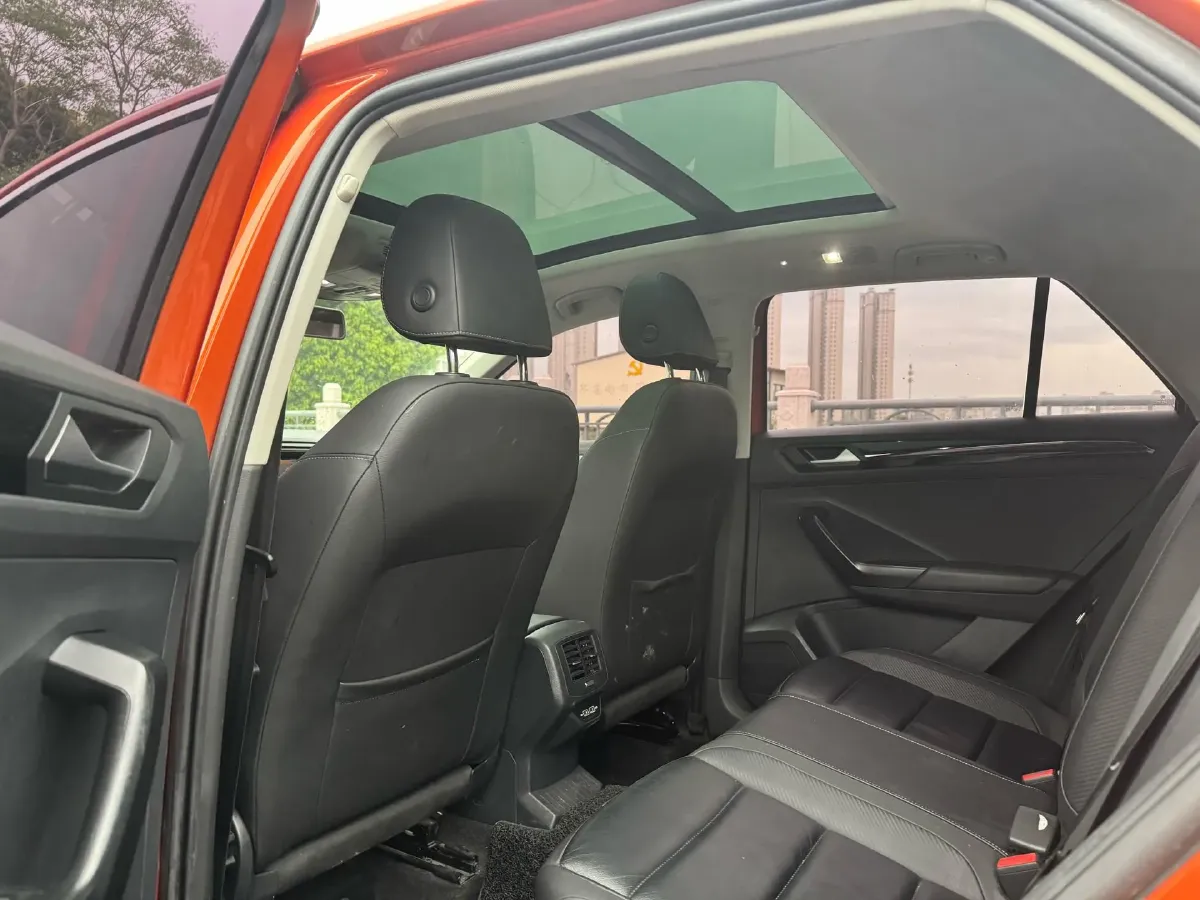 2020 Volkswagen T-Roc 1.4T 150HP L4 7DCT,autocango,china used car exporter,china ev exporter,chinese used car exporter,chinese used ev exporter