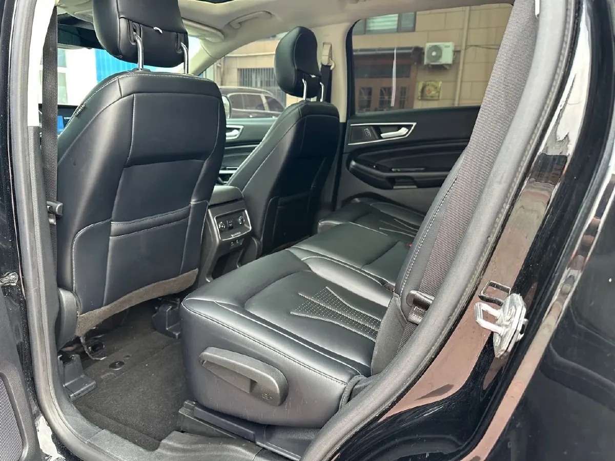 2021 Ford Edge 2.0T 245HP L4 8AT,autocango,china used car exporter,china ev exporter,chinese used car exporter,chinese used ev exporter