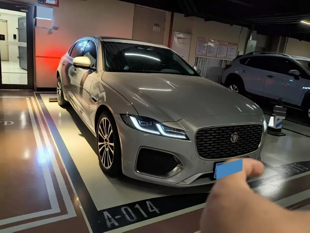 2023 Jaguar XFL 2.0T 250HP L4 8AT,autocango,china used car exporter,china ev exporter,chinese used car exporter,chinese used ev exporter