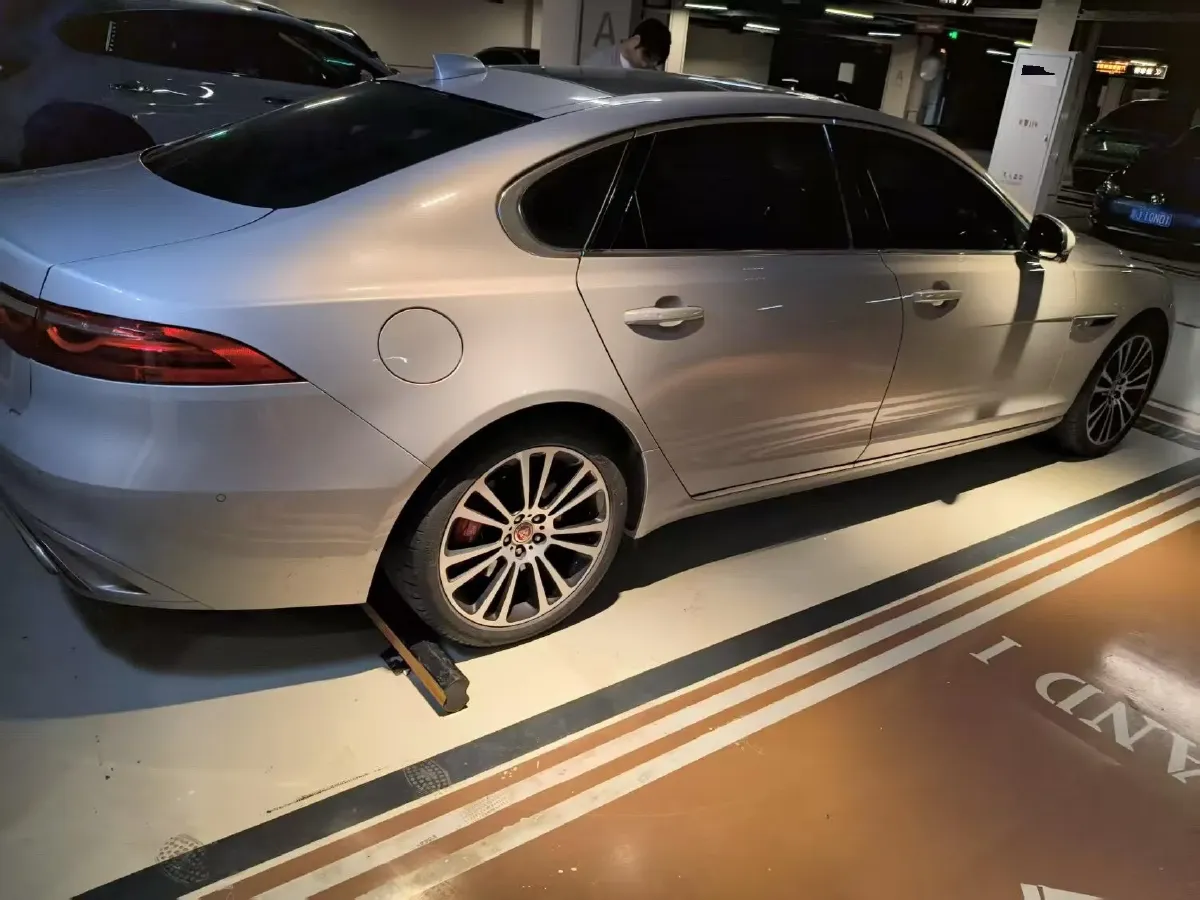 2023 Jaguar XFL 2.0T 250HP L4 8AT,autocango,china used car exporter,china ev exporter,chinese used car exporter,chinese used ev exporter