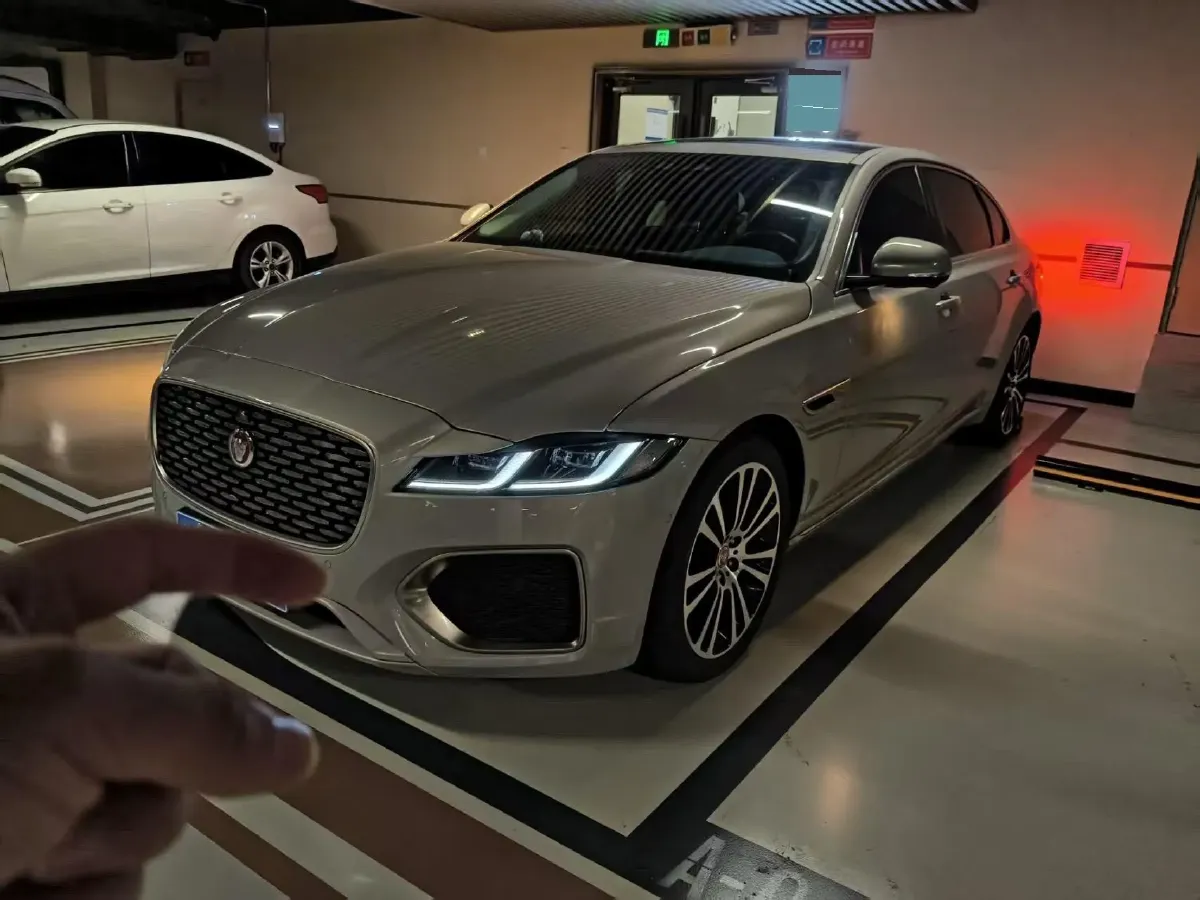 2023 Jaguar XFL 2.0T 250HP L4 8AT,autocango,china used car exporter,china ev exporter,chinese used car exporter,chinese used ev exporter