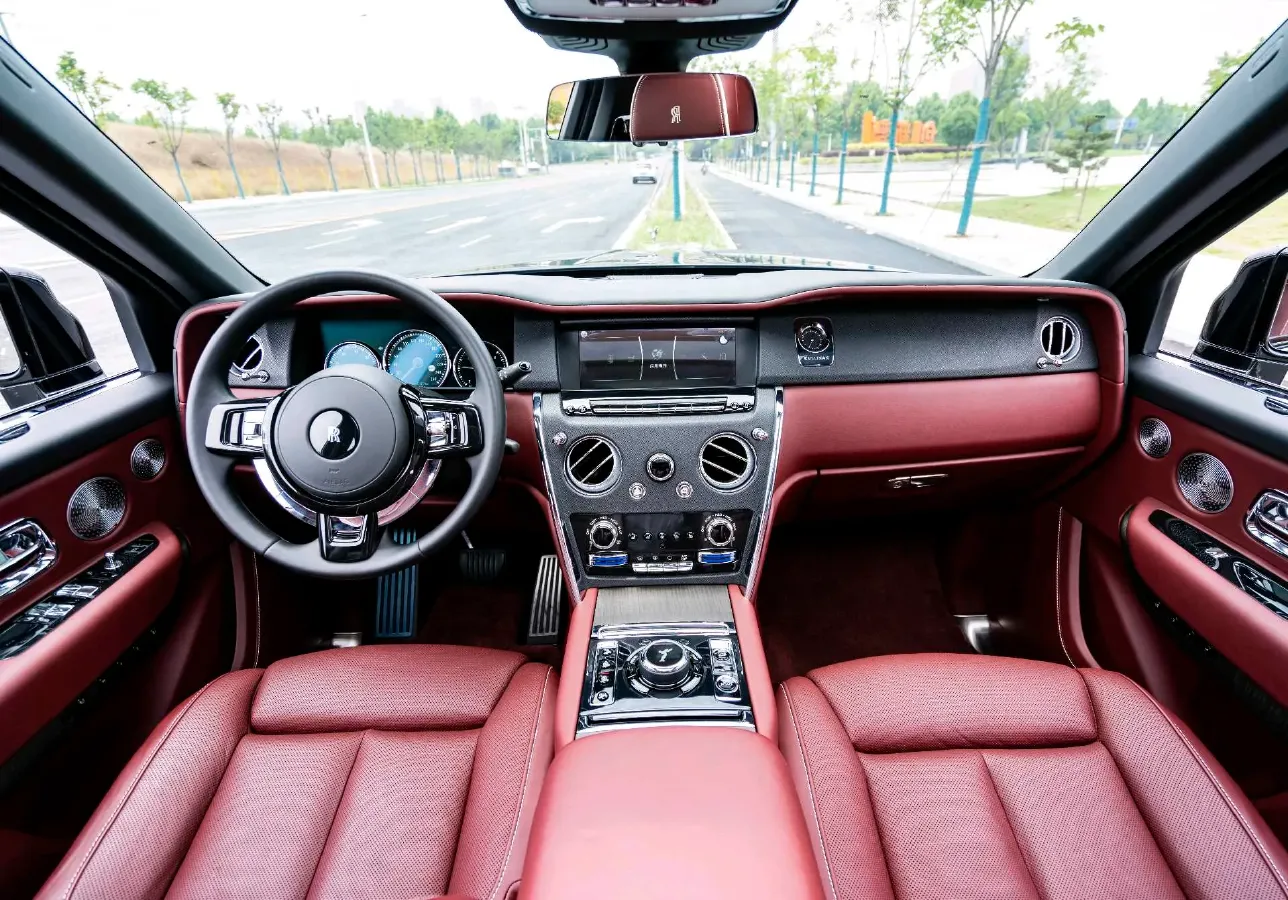 2018 Rolls-Royce Cullinan 6.7T 571HP V12 8AT,autocango,china used car exporter,china ev exporter,chinese used car exporter,chinese used ev exporter